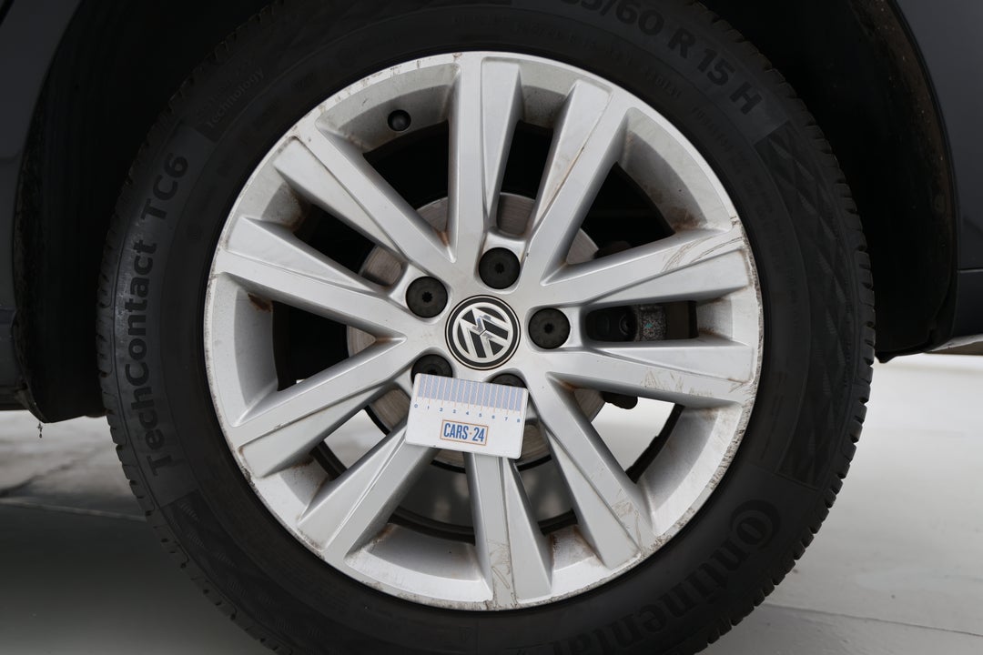 2016 Volkswagen Polo 81 Tsi Comfortline, Automatic, 126792 km, Wheels Rim Front RHS Gutter Rash