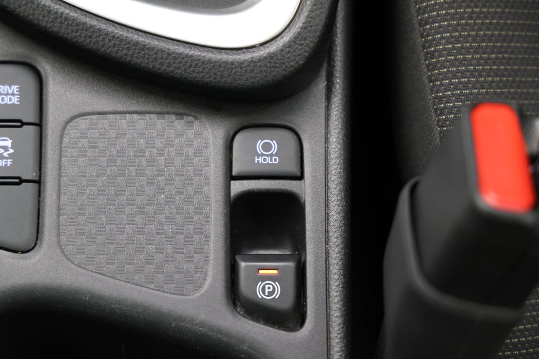 2023 Toyota Yaris Cross Gx, Automatic, 55028 km, Handbrake