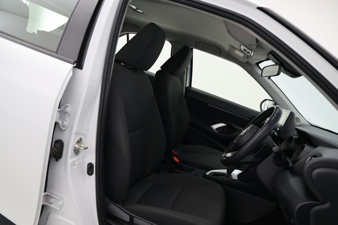 2023 Toyota Yaris Cross Gx, Automatic, 55028 km, Right Side Front Door Cabin View