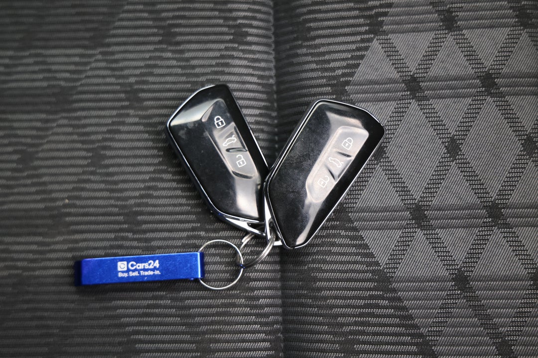 2023 Volkswagen Golf 110tsi R-line, Automatic, 47243 km, Key Close-up