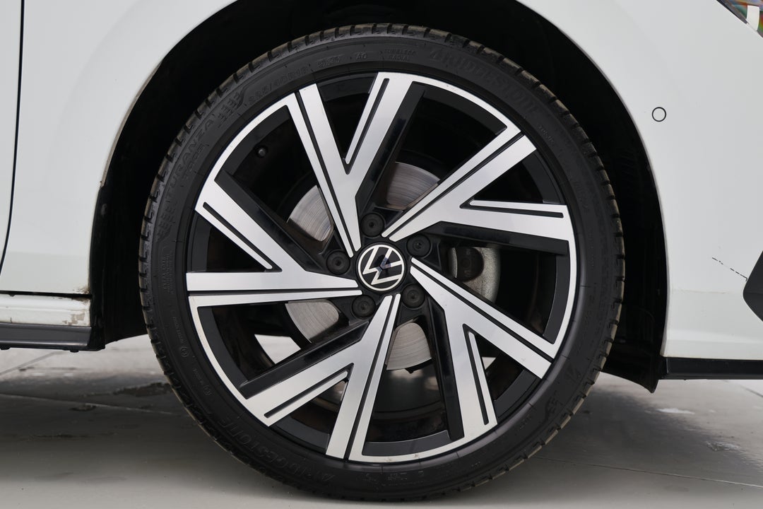 2023 Volkswagen Golf 110tsi R-line, Automatic, 47243 km, Right Front Wheel