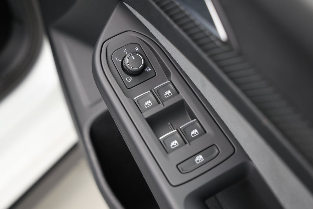 2023 Volkswagen Golf 110tsi R-line, Automatic, 47243 km, Drivers Side Door Panel Controls