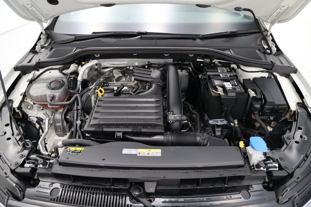 2023 Volkswagen Golf 110tsi R-line, Automatic, 47243 km, Open Bonnet (Engine)
