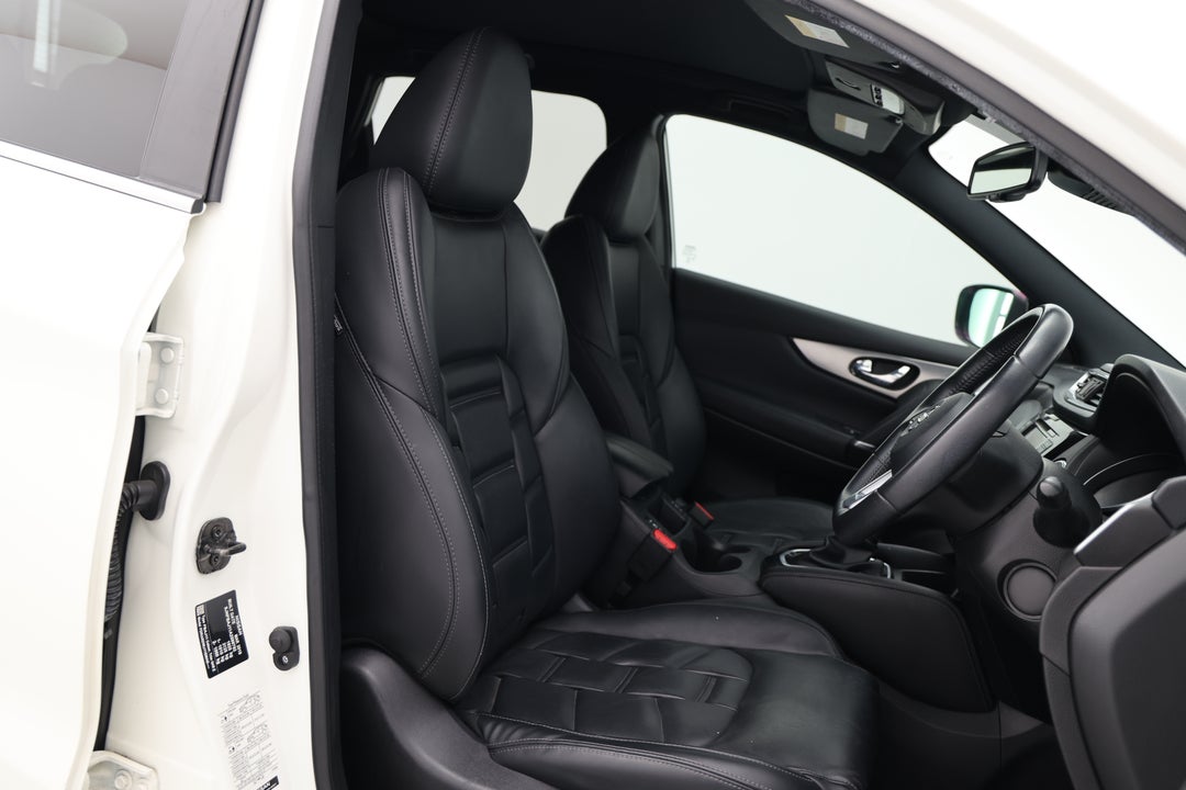 2019 Nissan Qashqai Ti, Automatic, 61421 km, Right Side Front Door Cabin View