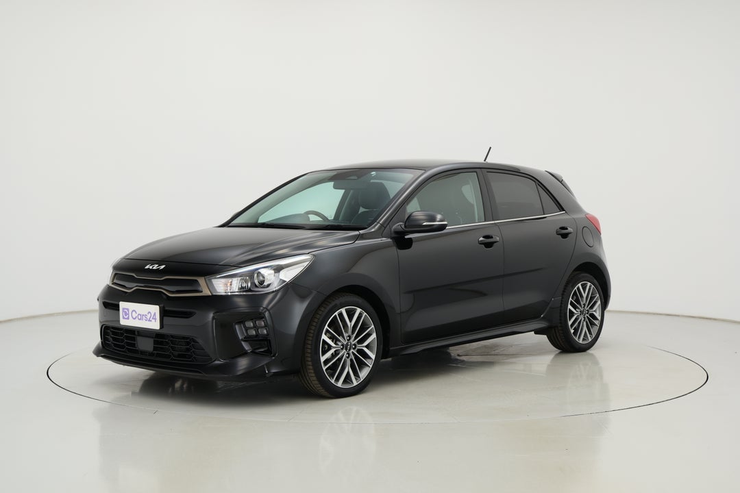 2023 Kia Rio Gt-line, Automatic, 10730 km, Left Front Diagonal (45- Degree) View