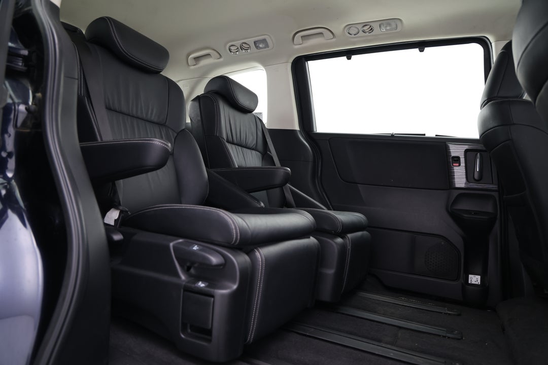 2016 Honda Odyssey Vti-l, Automatic, 97933 km, Right Side Rear Door Cabin View