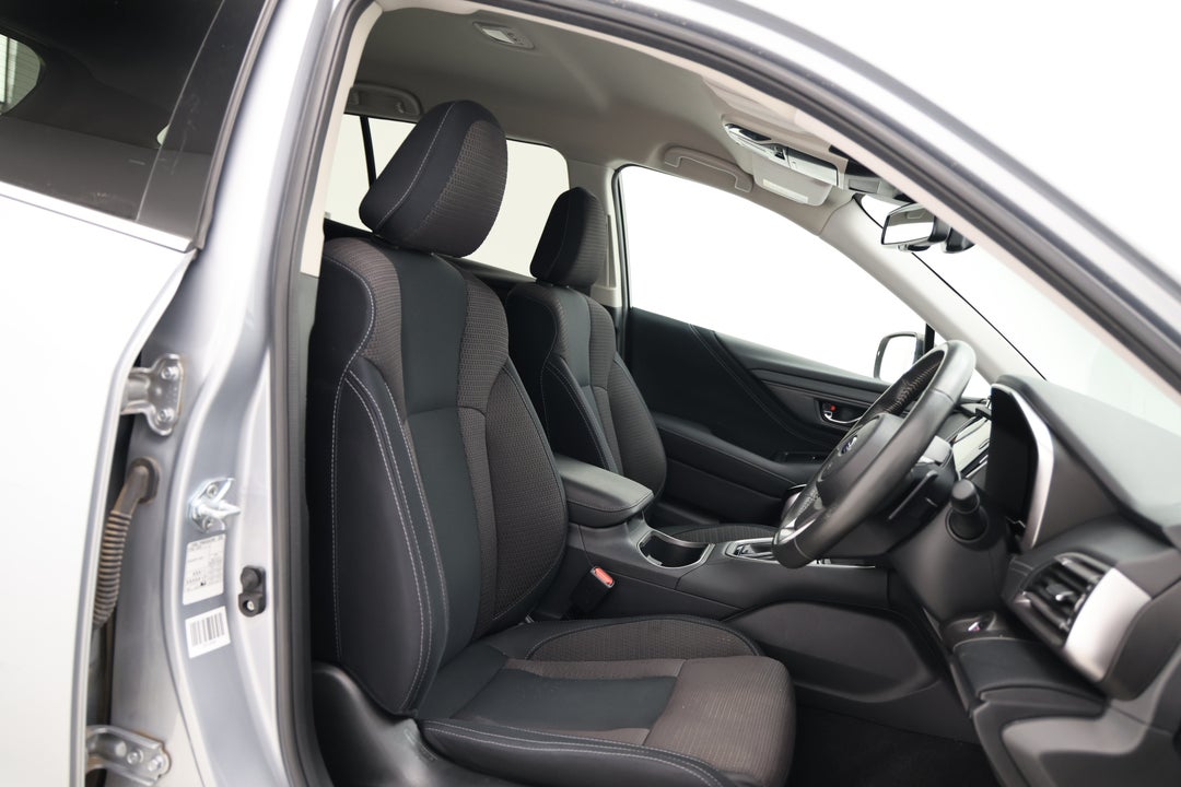 2024 Subaru Outback AWD, Automatic, 50017 km, Right Side Front Door Cabin View
