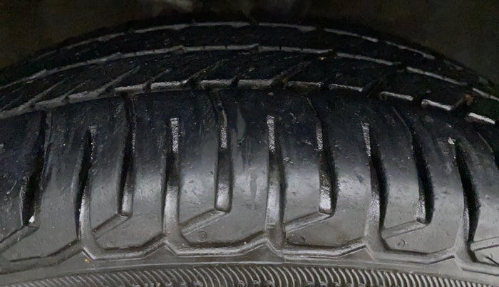 2012 Maruti Wagon R 1.0 VXI, Petrol, Manual, 81,387 km, Right Rear Tyre Tread