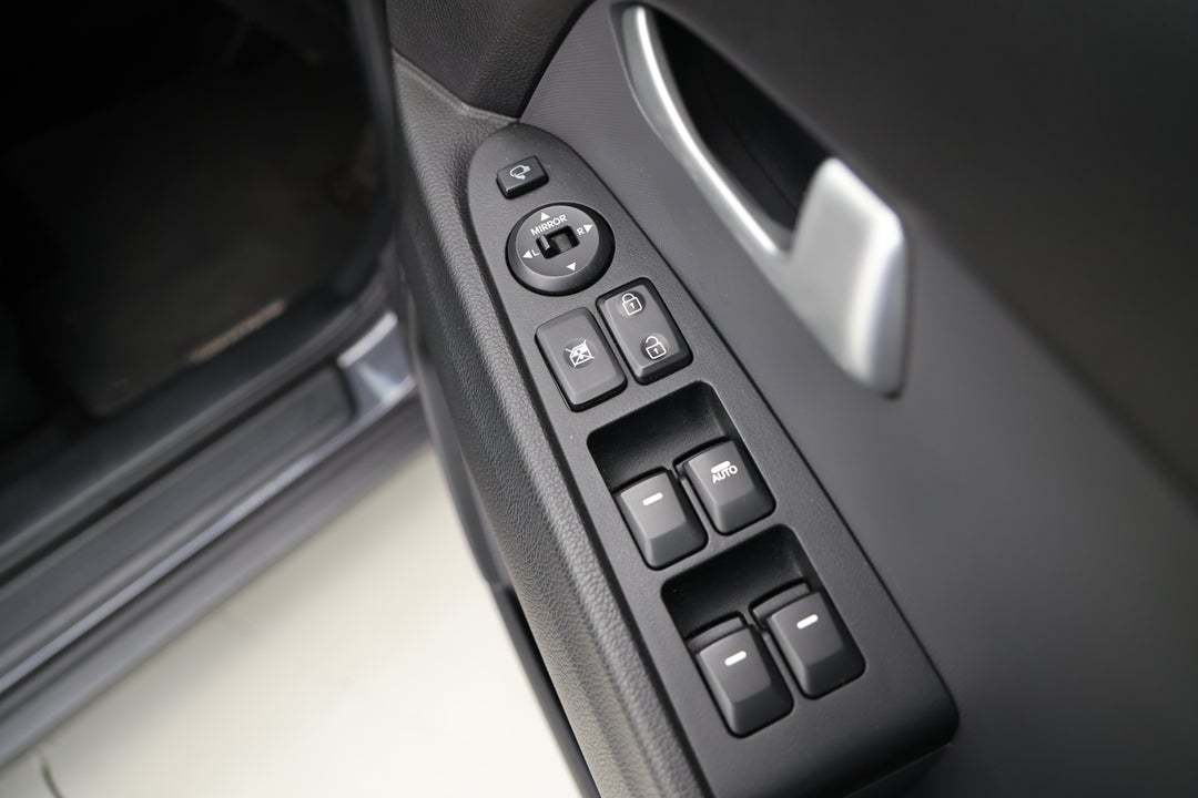 2015 Kia Sportage Platinum (AWD), Automatic, 132508 km, Drivers Side Door Panel Controls