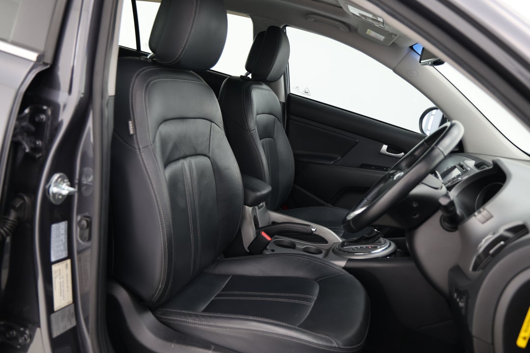 2015 Kia Sportage Platinum (AWD), Automatic, 132508 km, Right Side Front Door Cabin View