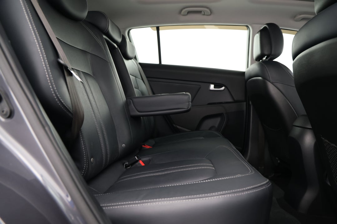 2015 Kia Sportage Platinum (AWD), Automatic, 132508 km, Right Side Rear Door Cabin View