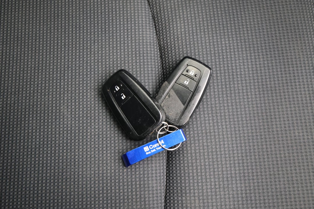 2021 Toyota RAV4 Gx (AWD) Hybrid, Automatic, 87700 km, Key Close-up