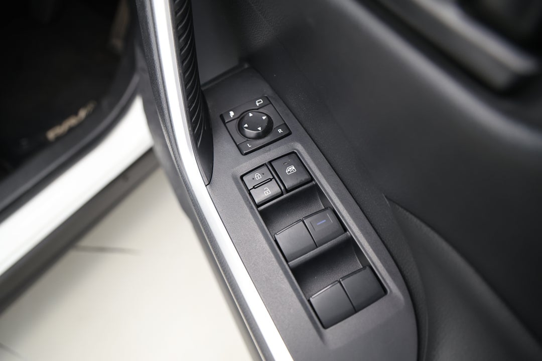 2021 Toyota RAV4 Gx (AWD) Hybrid, Automatic, 87700 km, Drivers Side Door Panel Controls