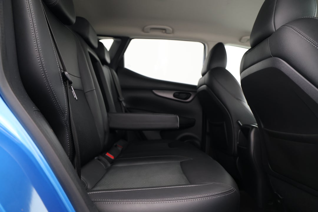 2018 Nissan Qashqai St-l, Automatic, 139096 km, Right Side Rear Door Cabin View