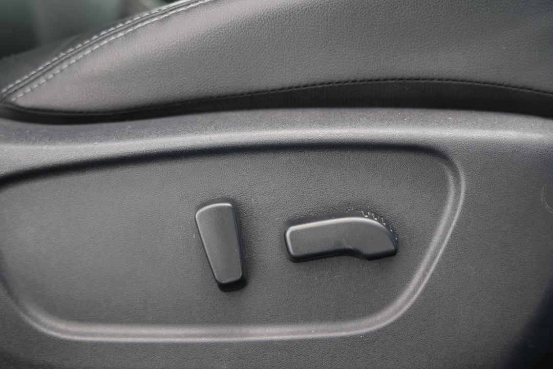 2018 Nissan Qashqai St-l, Automatic, 139096 km, Drivers Side Adjustment Panel