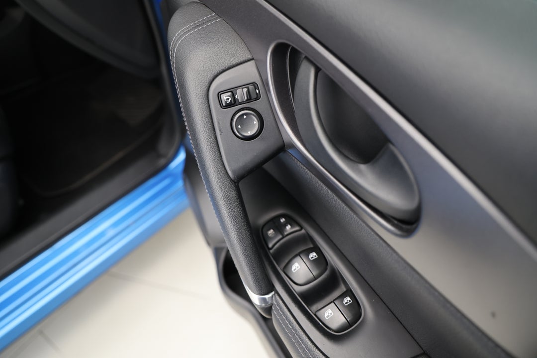 2018 Nissan Qashqai St-l, Automatic, 139096 km, Drivers Side Door Panel Controls