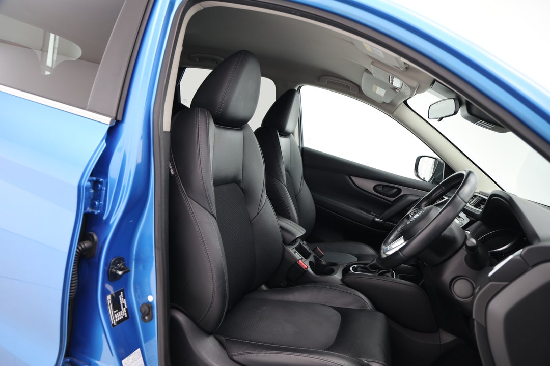 2018 Nissan Qashqai St-l, Automatic, 139096 km, Right Side Front Door Cabin View