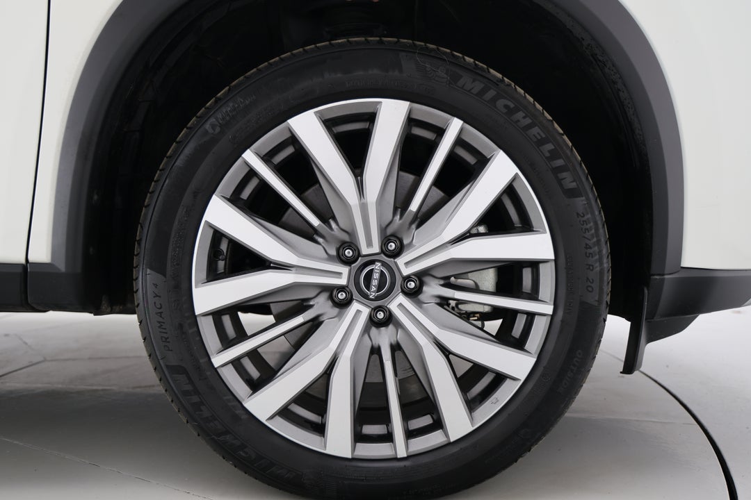 2024 Nissan X-trail Ti-l (4WD) E-power (hyb)19" Aw, Automatic, 13658 km, Right Front Wheel