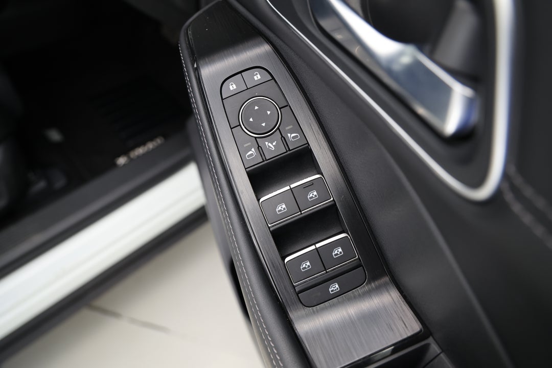 2024 Nissan X-trail Ti-l (4WD) E-power (hyb)19" Aw, Automatic, 13658 km, Drivers Side Door Panel Controls