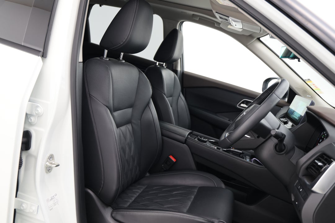 2024 Nissan X-trail Ti-l (4WD) E-power (hyb)19" Aw, Automatic, 13658 km, Right Side Front Door Cabin View