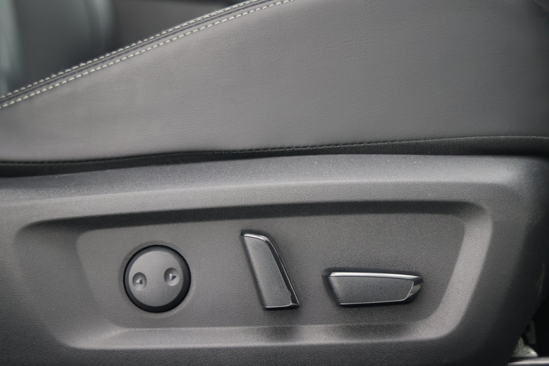 2024 Nissan X-trail Ti-l (4WD) E-power (hyb)19" Aw, Automatic, 13658 km, Drivers Side Adjustment Panel