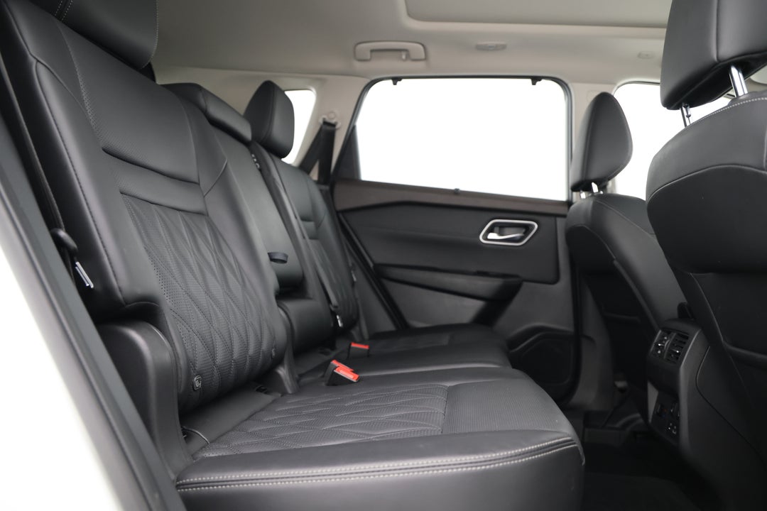 2024 Nissan X-trail Ti-l (4WD) E-power (hyb)19" Aw, Automatic, 13658 km, Right Side Rear Door Cabin View