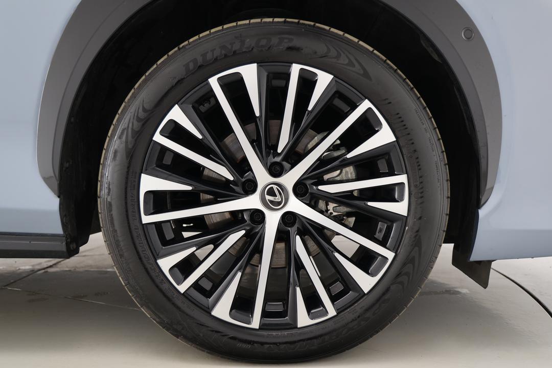 2023 Lexus Rz450e Sports Luxury, Automatic, 17071 km, Right Front Wheel