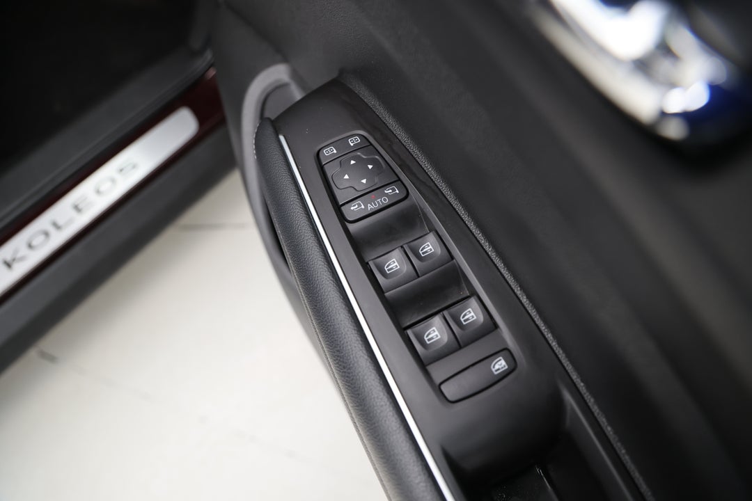 2023 Renault Koleos Zen (4x2), Automatic, 59892 km, Drivers Side Door Panel Controls