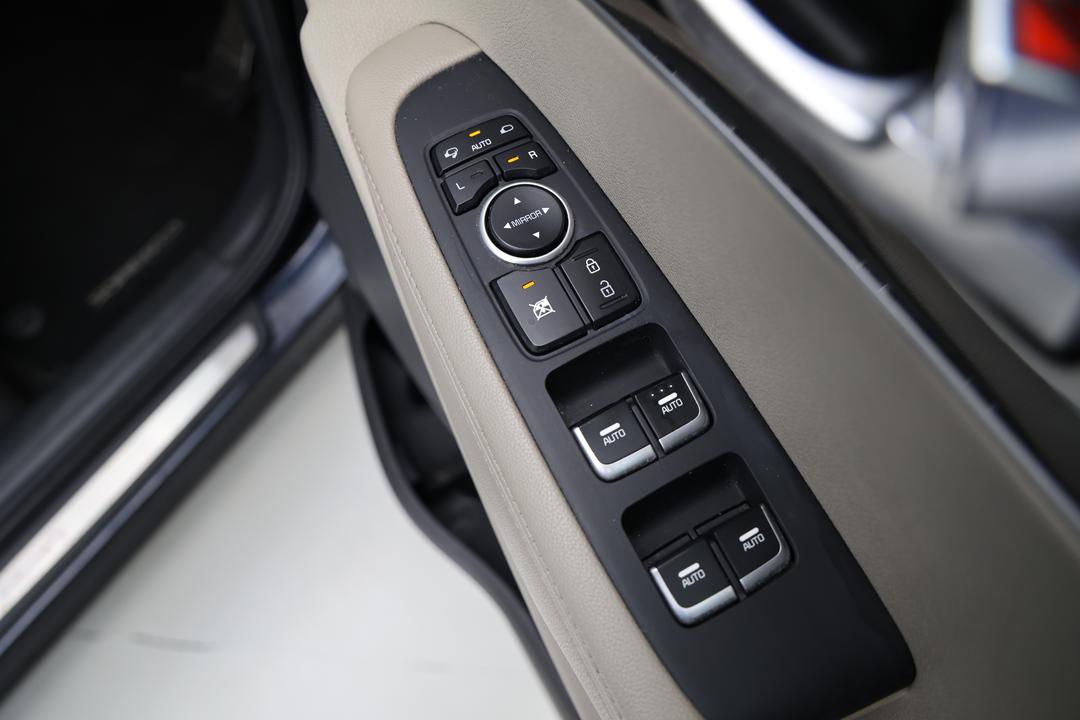 2018 Kia Sorento Sli (4x4), Automatic, 118015 km, Drivers Side Door Panel Controls