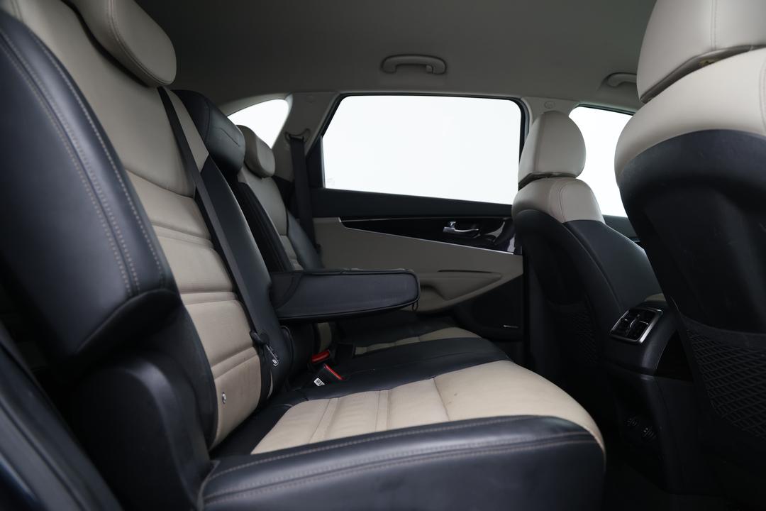 2018 Kia Sorento Sli (4x4), Automatic, 118015 km, Right Side Rear Door Cabin View