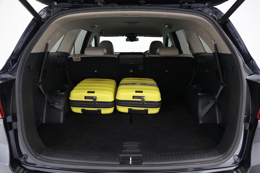 2018 Kia Sorento Sli (4x4), Automatic, 118015 km, Boot Inside View with Luggage