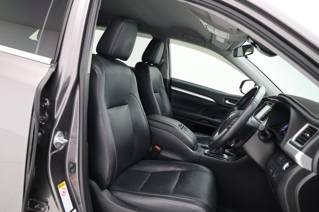 2018 Toyota Kluger Gxl (4x2), Automatic, 75402 km, Right Side Front Door Cabin View
