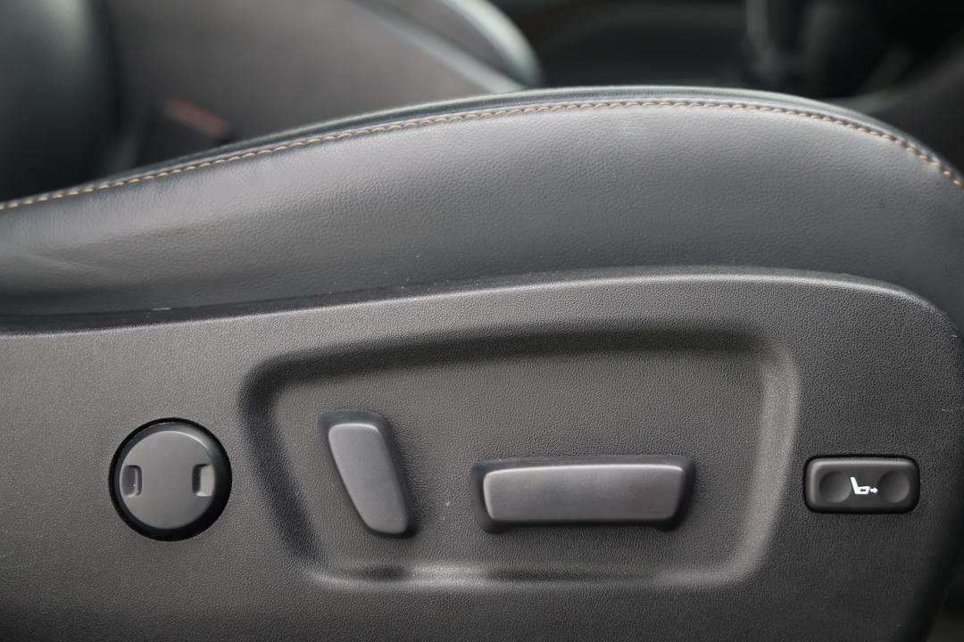 2018 Toyota Kluger Gxl (4x2), Automatic, 75402 km, Drivers Side Adjustment Panel
