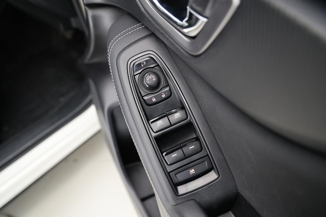 2018 Subaru Forester 2.5i (AWD), Automatic, 101749 km, Drivers Side Door Panel Controls