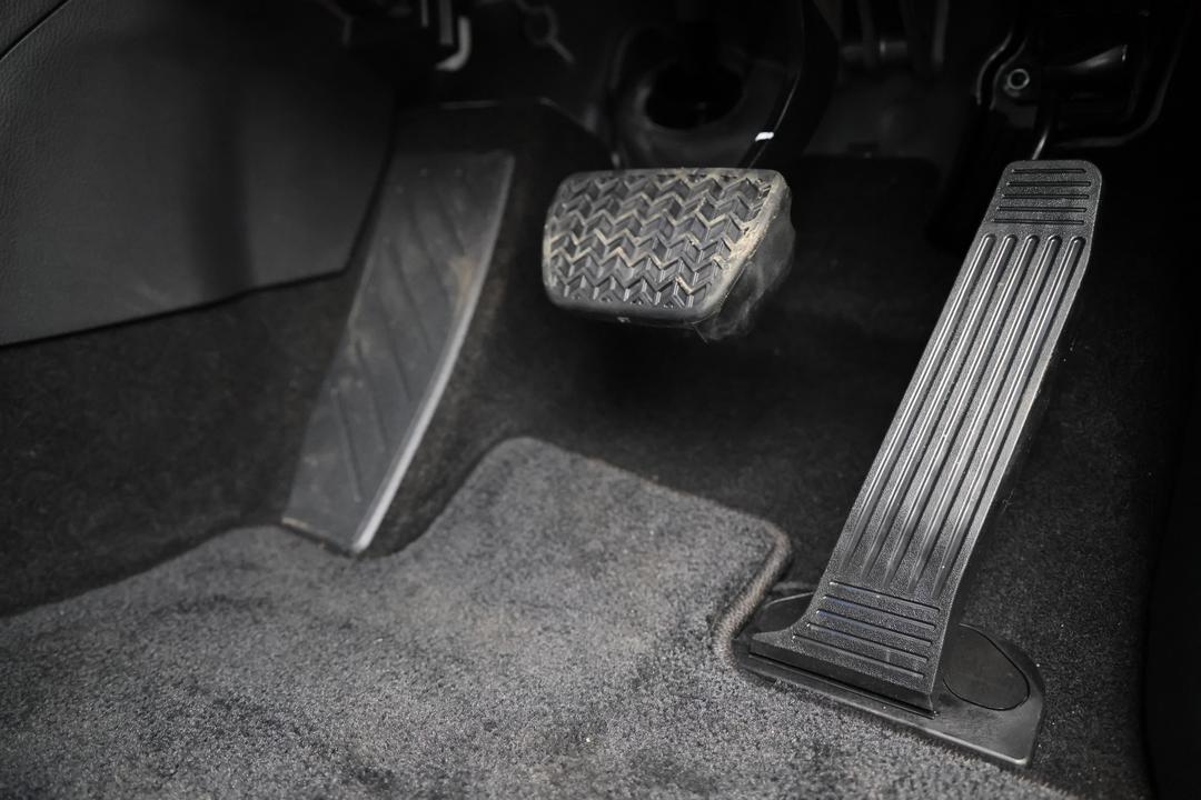 2025 Toyota RAV4 Cruiser (2WD) Hybrid, Automatic, 2410 km, Pedals and Footmat