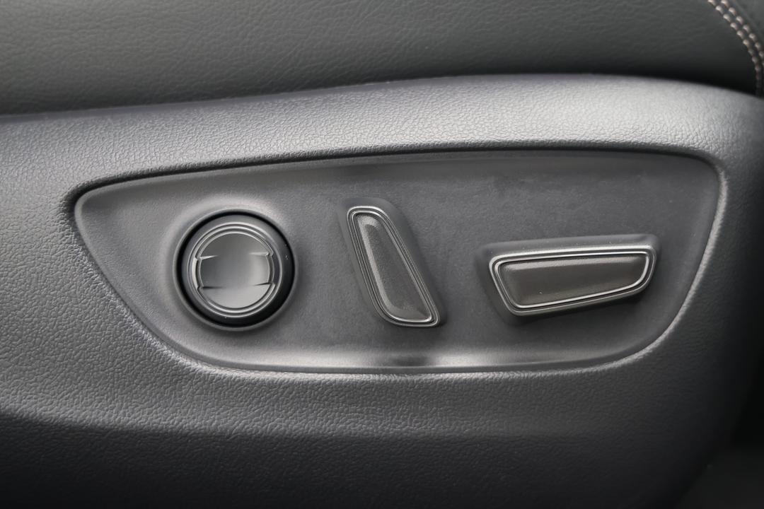 2025 Toyota RAV4 Cruiser (2WD) Hybrid, Automatic, 2410 km, Drivers Side Adjustment Panel