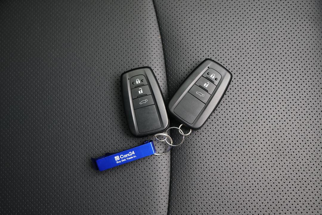 2025 Toyota RAV4 Cruiser (2WD) Hybrid, Automatic, 2410 km, Key Close-up