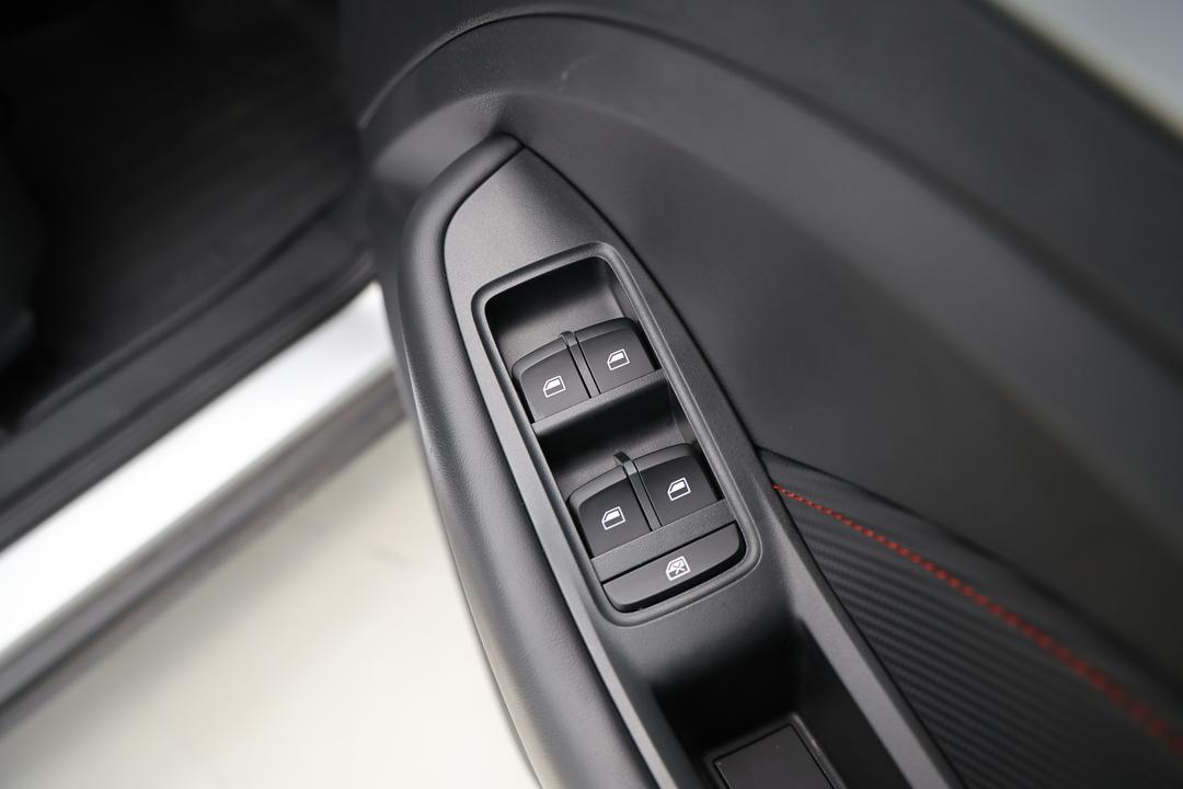 2023 MG Zst Vibe, Automatic, 68102 km, Drivers Side Door Panel Controls
