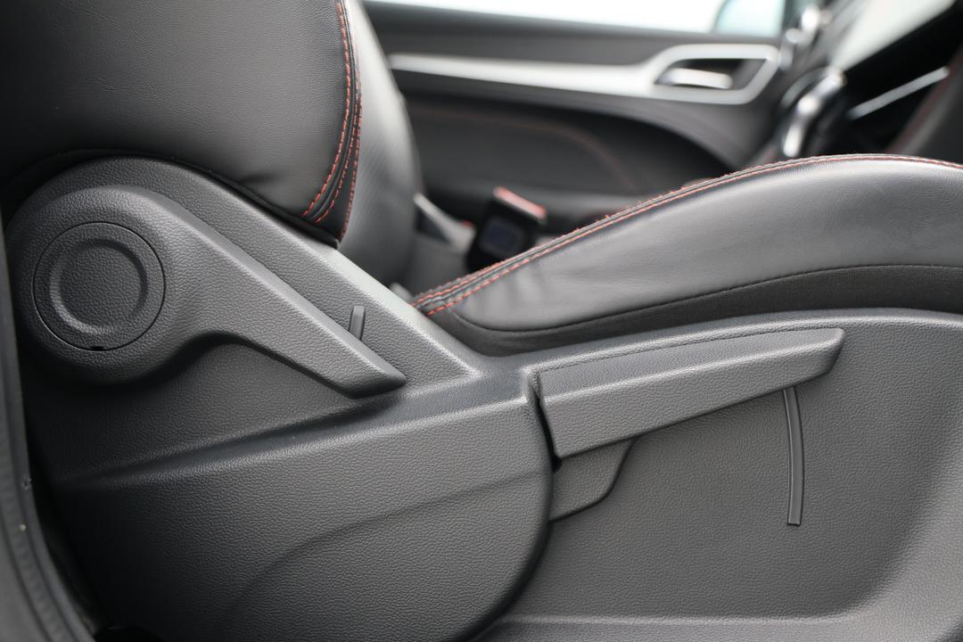 2023 MG Zst Vibe, Automatic, 68102 km, Drivers Side Adjustment Panel