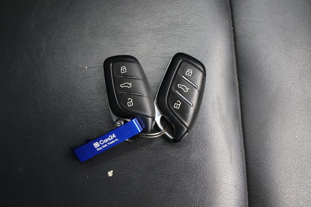 2023 MG Zst Vibe, Automatic, 68102 km, Key Close-up