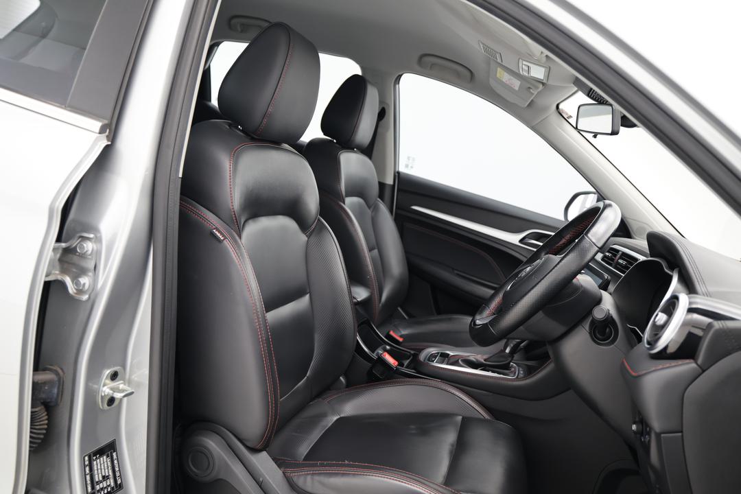 2023 MG Zst Vibe, Automatic, 68102 km, Right Side Front Door Cabin View