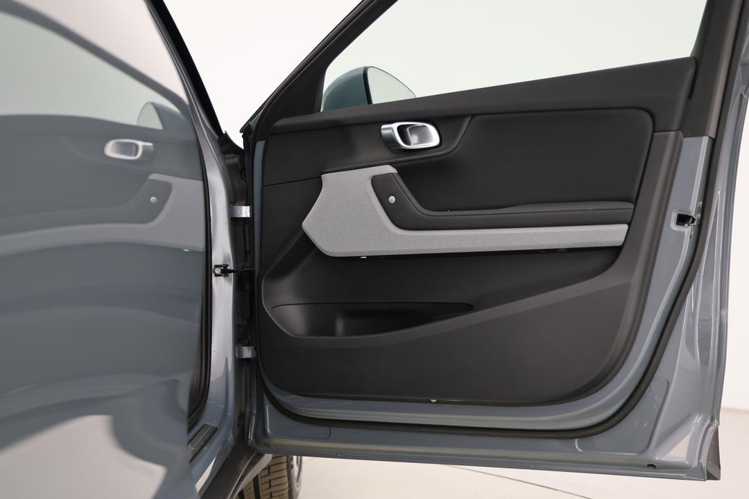 2022 Polestar 2 Long Range Single Motor 78kwh, Automatic, 28376 km, Speaker View