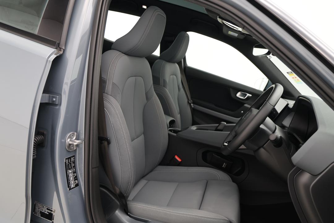 2022 Polestar 2 Long Range Single Motor 78kwh, Automatic, 28376 km, Right Side Front Door Cabin View