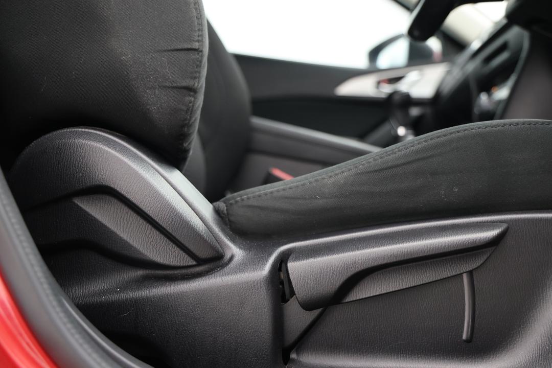2018 Mazda 3 Maxx Sport, Manual, 57009 km, Drivers Side Adjustment Panel
