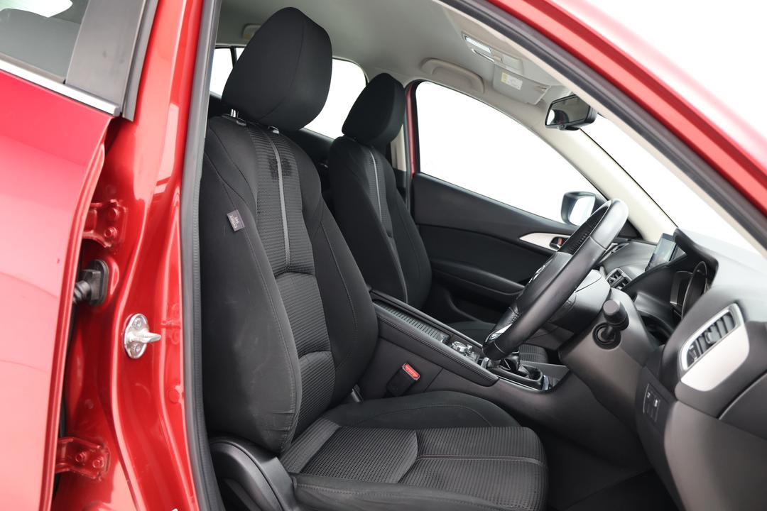 2018 Mazda 3 Maxx Sport, Manual, 57009 km, Right Side Front Door Cabin View