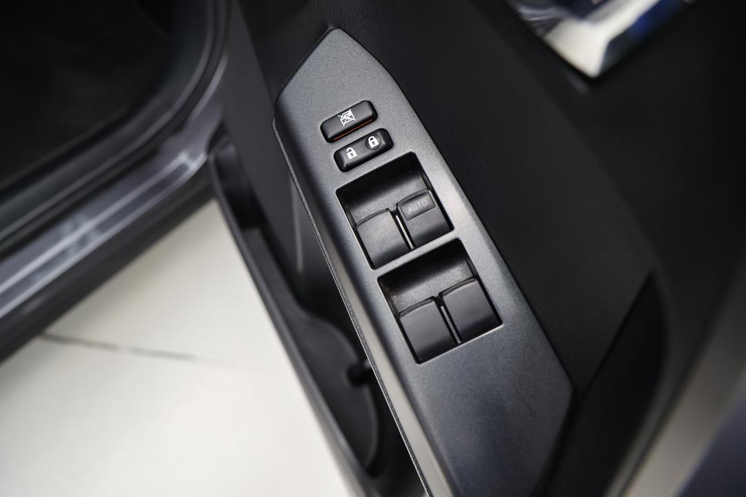 2015 Toyota RAV4 Gxl (2WD), Automatic, 151277 km, Drivers Side Door Panel Controls