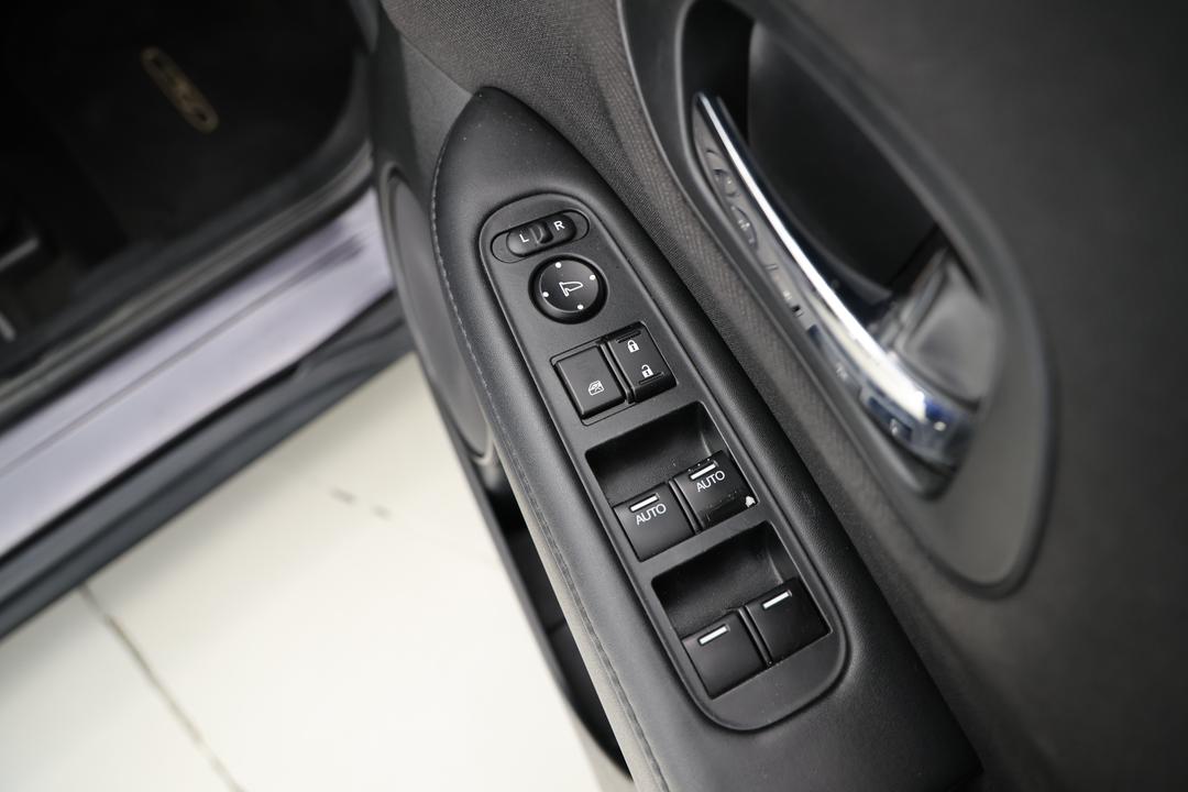 2019 Honda HR-V Vti, Automatic, 119043 km, Drivers Side Door Panel Controls