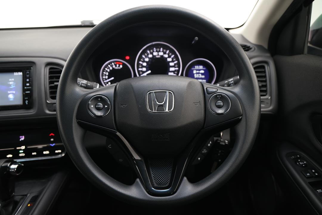 2019 Honda HR-V Vti, Automatic, 119043 km, Steering Wheel Close-up