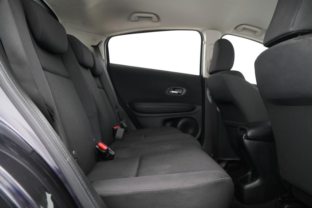2019 Honda HR-V Vti, Automatic, 119043 km, Right Side Rear Door Cabin View