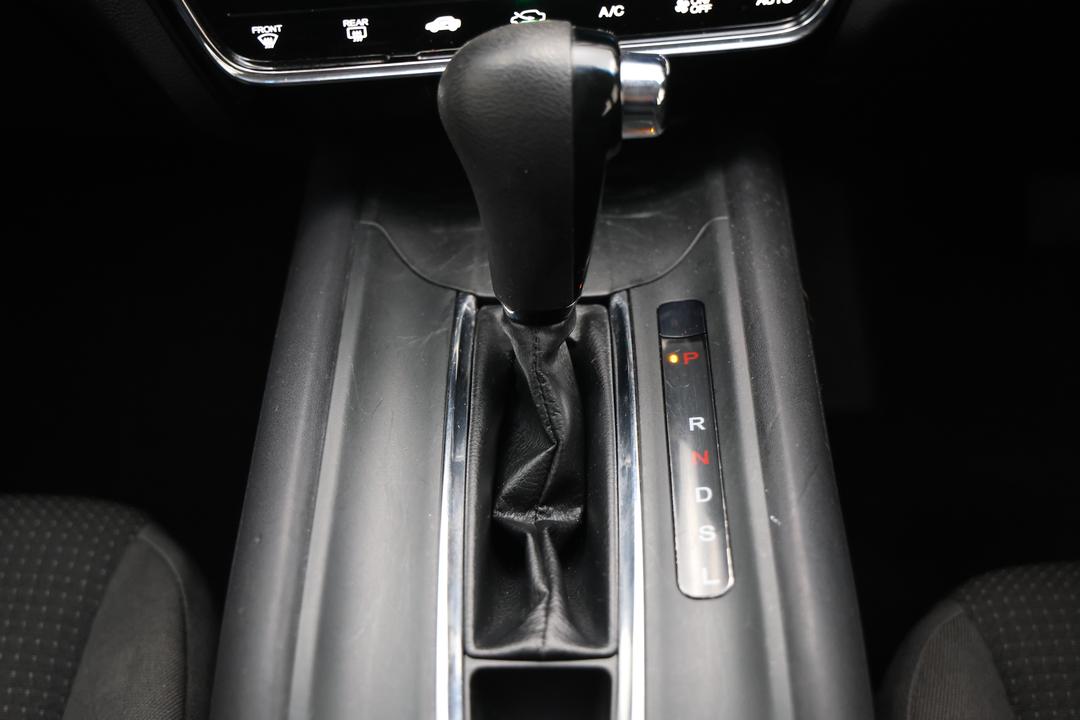 2019 Honda HR-V Vti, Automatic, 119043 km, Gear Lever 